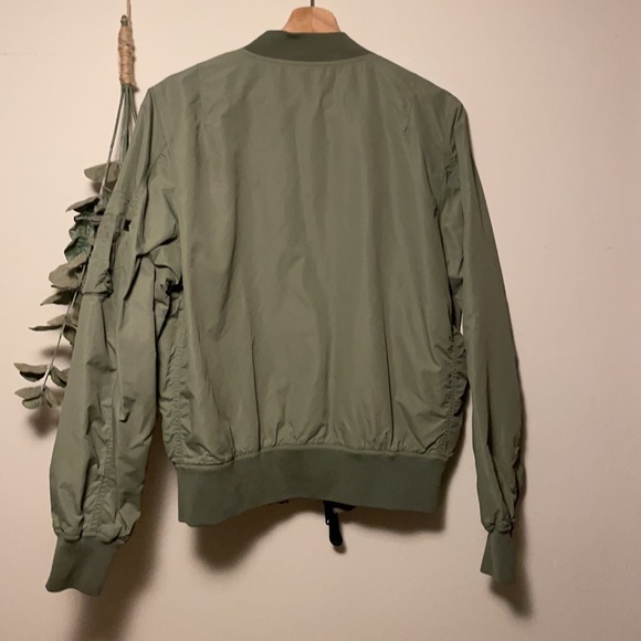 Bomber - Picture 7 of 9